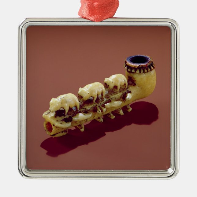 Korvack pipe with carved Polar Bears Metal Tree Decoration (Front)