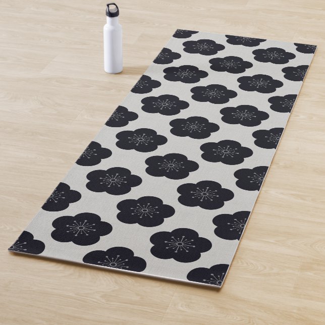 KURO UME - Bold-White Yoga Mat (In Situ)
