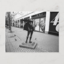 Kvinneakt and the Pigeons postcard