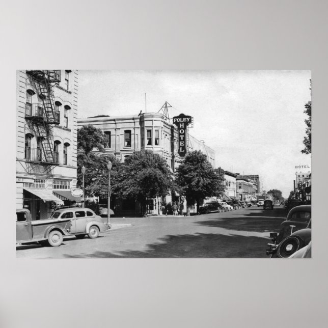 La Grande, Oregon Main Street View Photograph Poster (Front)