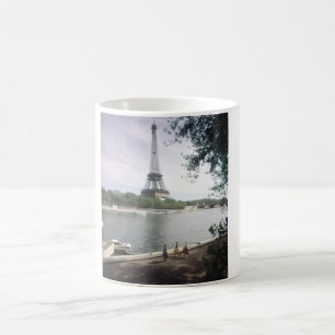La Tour Eiffel. Paris, vers 1960. Coffee Mug