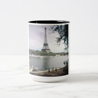 La Tour Eiffel. Paris, vers 1960. Two-Tone Coffee Mug