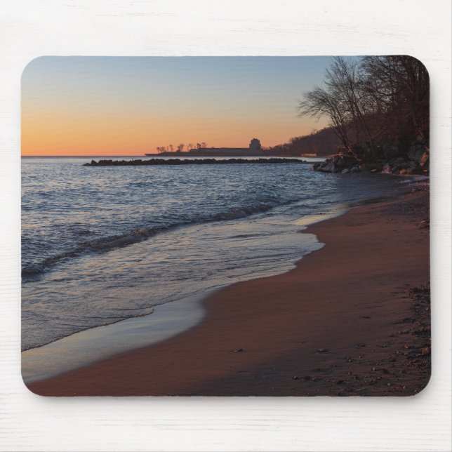 lake michigan north shore milwaukee at daybreak mouse mat (Front)