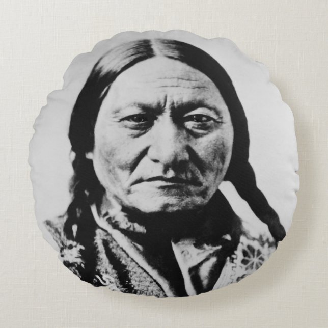 Lakota Chief Surrender: Sitting Bull Fort Buford Round Cushion (Front)