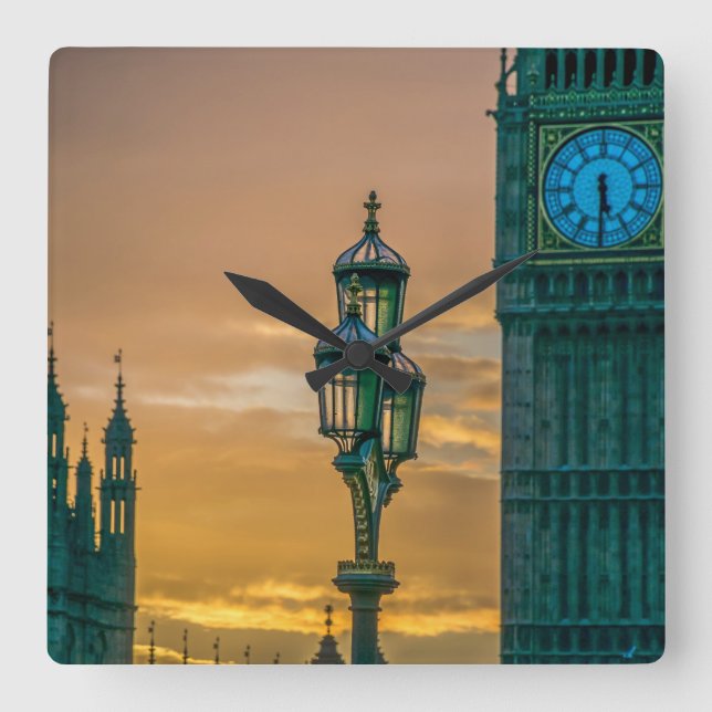 Lamppost and Big Ben square wall clock (Front)