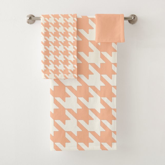 Large Houndstooth Pattern Peachy Coral & White Bath Towel Set (Insitu)