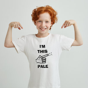 Laugh at yourself joke (I'm this pale) T-Shirt