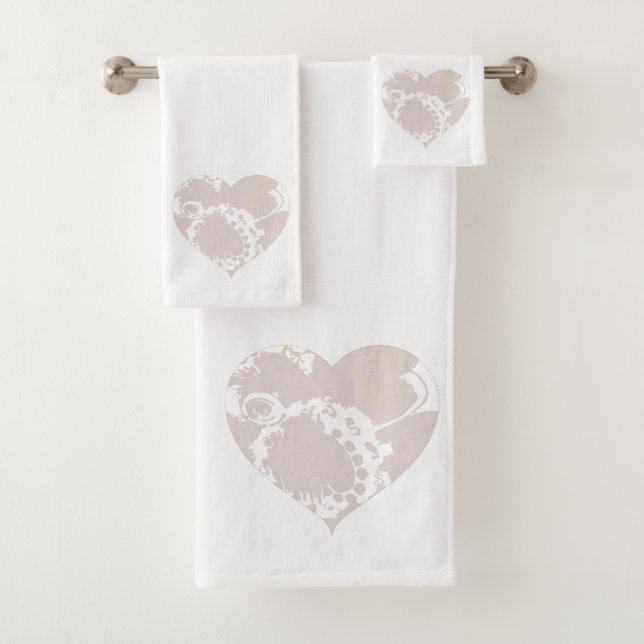 Lavender and White Floral Hearts   Bath Set (Insitu)