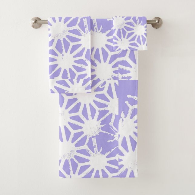 Lavender geometric pattern bath towel set (Insitu)