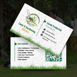 Lawn Care & Landscaping Business Card – Green & Wh