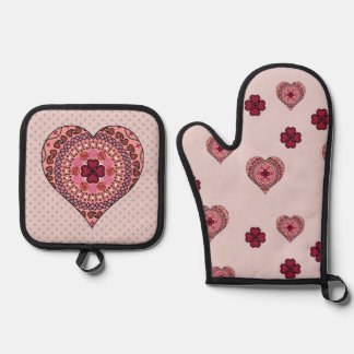 Layers of the Heart Oven Mitt & Pot Holder Set