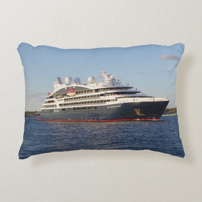 Le Champlain accent pillow (Front)