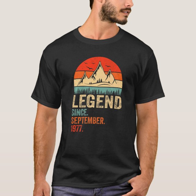 Legend Since September 1977 Retro 45 Years Old 45t T-Shirt (Front)