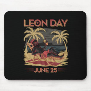 Leon Day June 25 Santa Beach 6 Months To Christmas Mouse Mat
