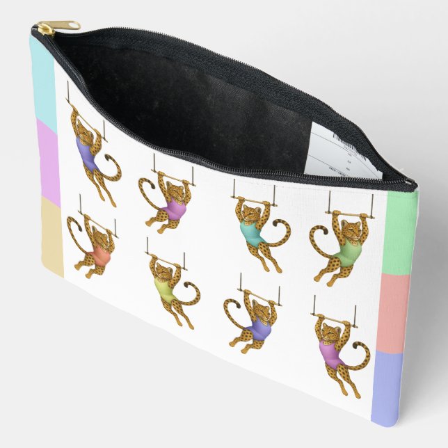 Leopard on a trapeze accessory pouch (Open)