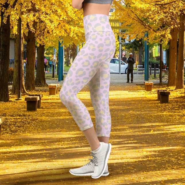 Leopard Pastel Pink Grey Yellow Capri Leggings (Leopard Pastel Pink Grey Yellow Capri Leggings)