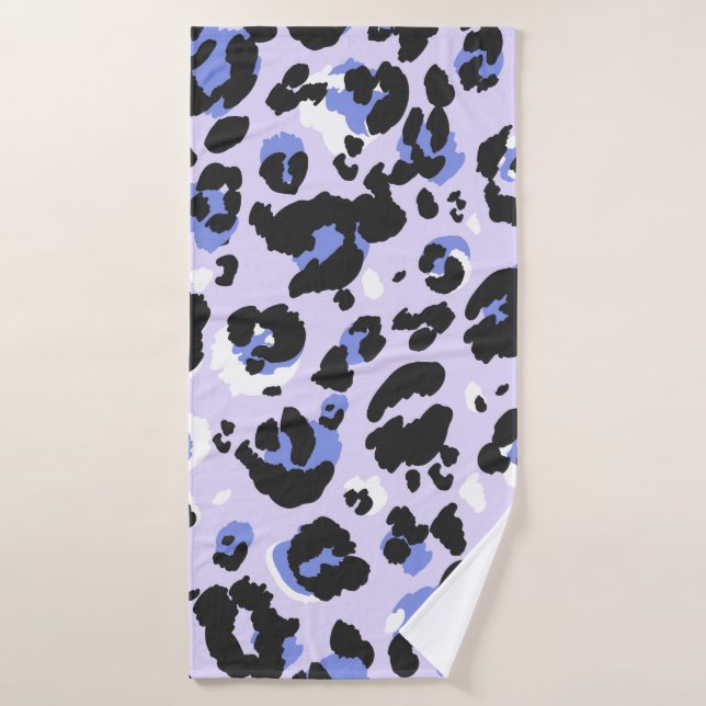 Leopard pattern seamless. Purple leo skin texture. Bath Towel (Bath Towel)