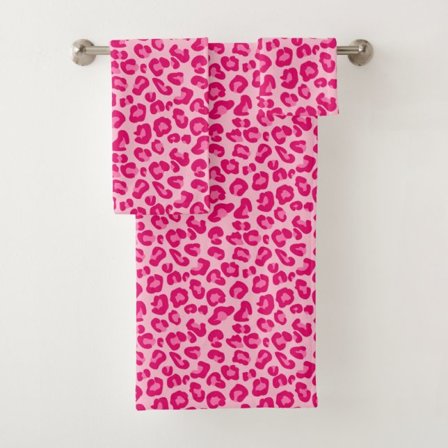 Leopard Print in Pastel Pink, Hot Pink and Fuchsia Bath Towel Set (Insitu)