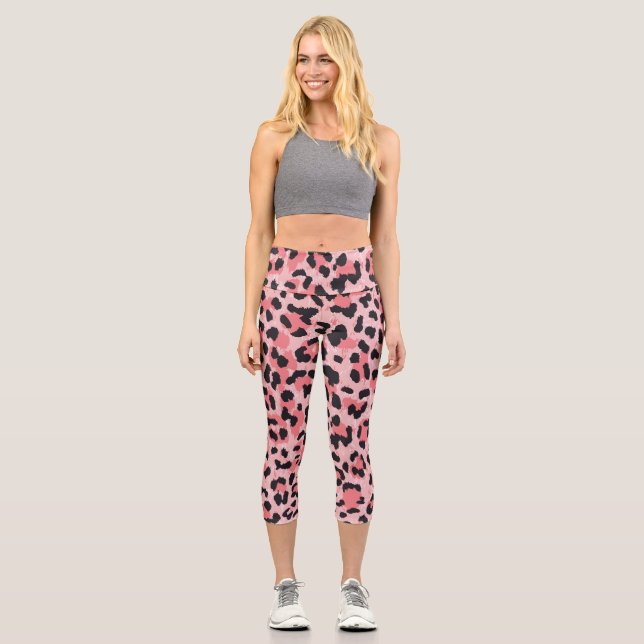 Leopard skin: vintage seamless texture capri leggings (Front)