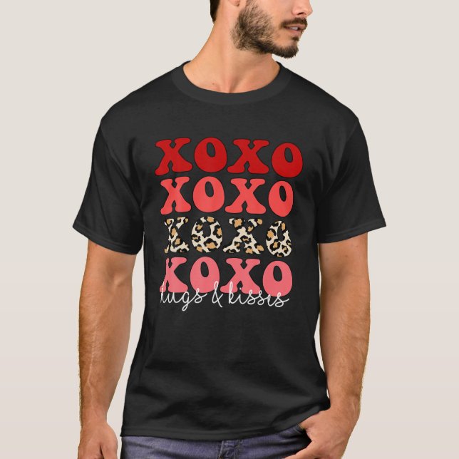 Leopard XOXO Hugs And Kisses Valentine's Day Vibes T-Shirt (Front)