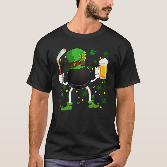 Leprechaun Hockey Puck Stick & Glass Of Beer St Pa T-Shirt (Front)