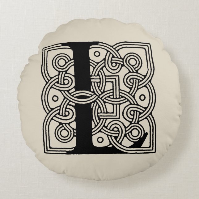 Letter L Vintage Celtic Knot Monogram Round Cushion (Front)