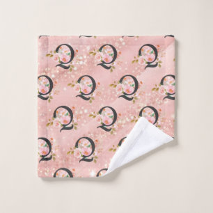 Letter Q Bath Towel Set