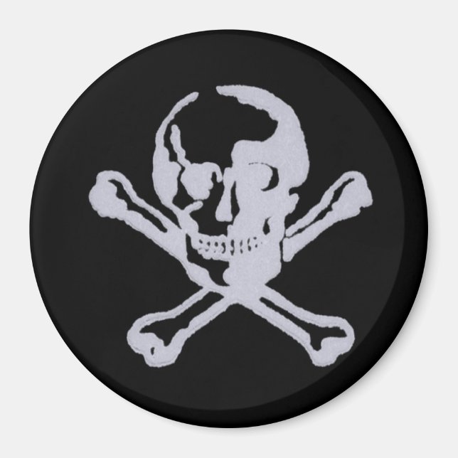 Letterpress Style Jolly Roger Magnet (Front)