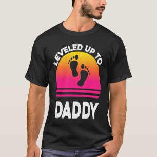 Leveled Up to Daddy Soon to be Dad Father  T T-Shirt