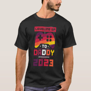 Levelling Up To Daddy 2023 Baby Announcement Retro T-Shirt