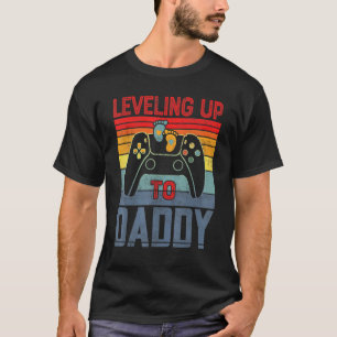 Levelling Up To Daddy Vintage Gamer Pregnancy Anno T-Shirt