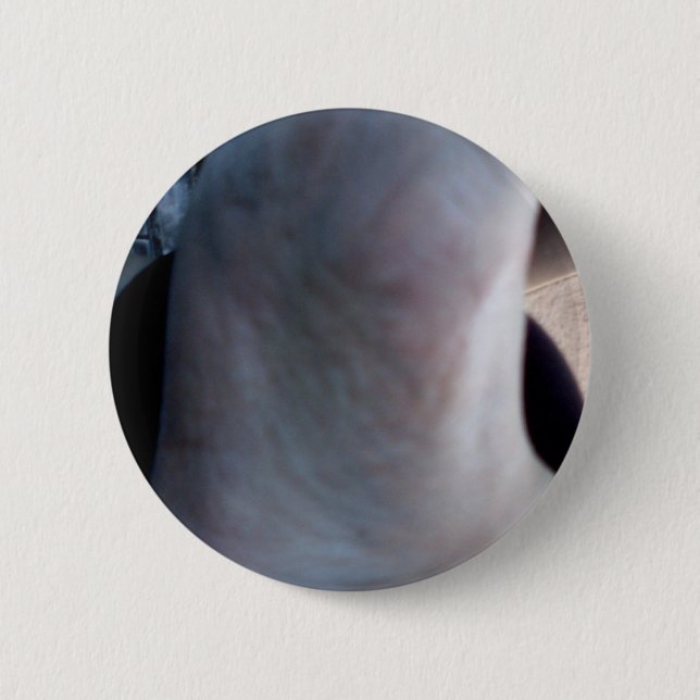 LICK MY FOOT 6 CM ROUND BADGE (Front)