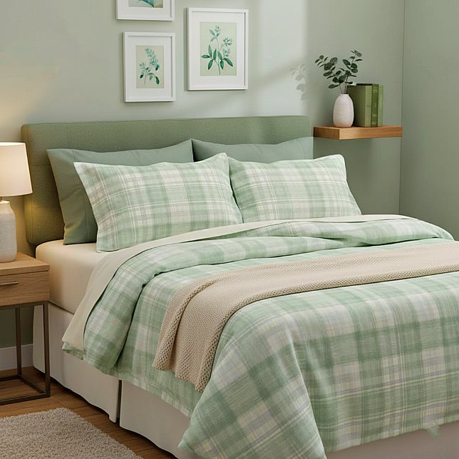 Light sage green plaid pillowcase (Creator Uploaded)