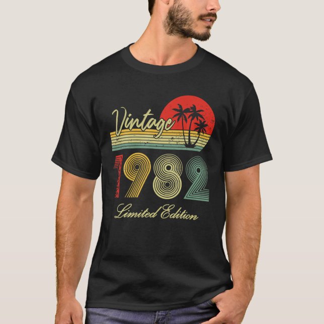 Limited Edition 1982 40Th Birthday Gift 40 Years O T-Shirt (Front)