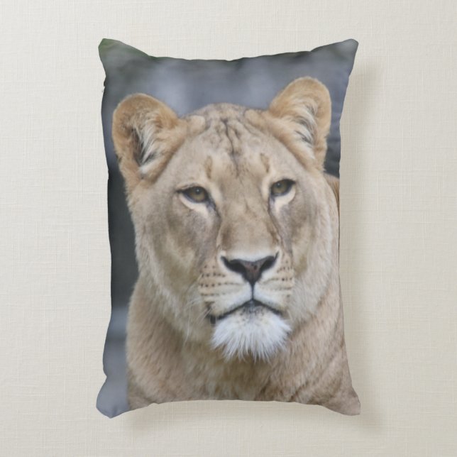 Lion 004 decorative cushion (Front(Vertical))