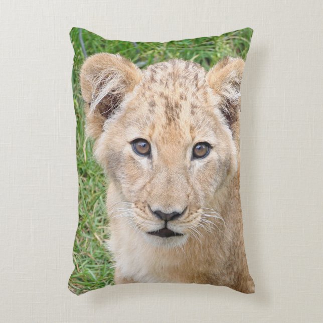Lion 016 decorative cushion (Front(Vertical))