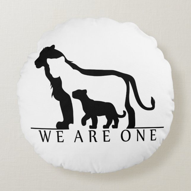 Lion Family (white version) Round Cushion (Front)