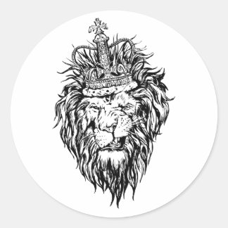 Lion in crown classic round sticker