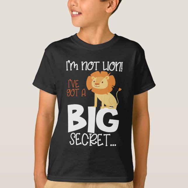 lion pregnancy announcement big brother to be T-Shirt (Front)