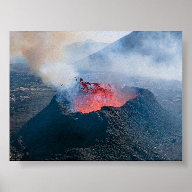 Litli Hrutur volcano eruption in Iceland Poster (Front)