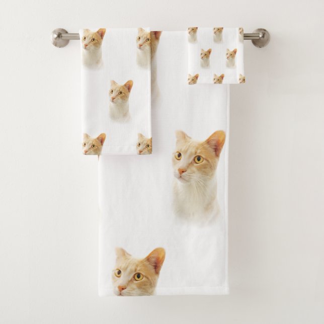 Little Blondie Cat Wondering Bath Towel Set (Insitu)