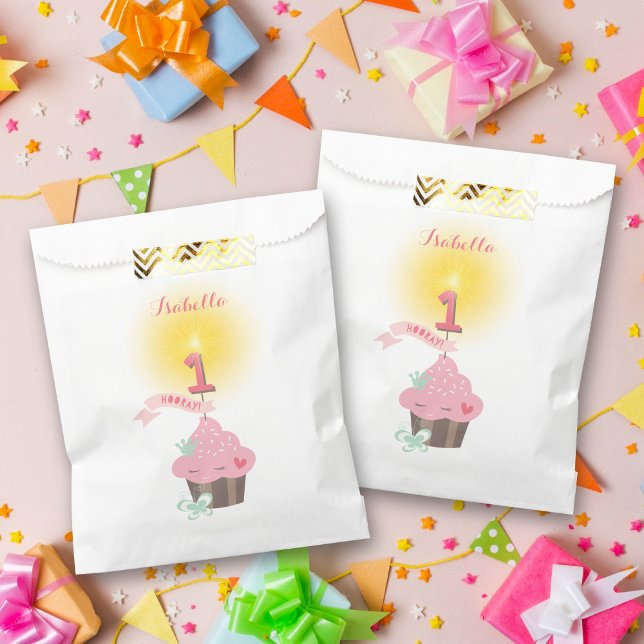 Little Miss Pink Cupcake Baby Girl's 1st Birthday Favour Bags (Little Miss Pink Princess Cupcake Baby Girl's 1st Birthday Party Favor Bag @ fatfatin_mini_me)