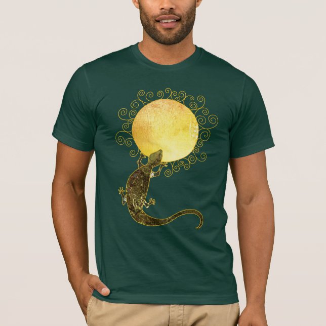 Lizard Holding the Sun: Cool Men's Basic Apparel T-Shirt (Front)