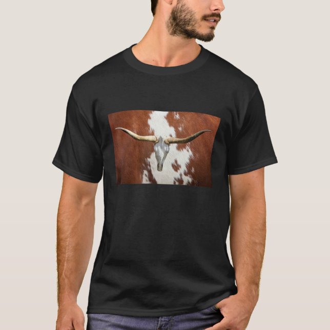Longhorn Cattle Skull Horns Southwestern Style T-Shirt (Front)