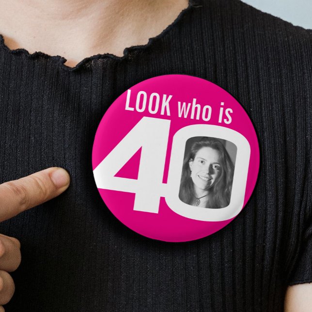 Look who is 40 photo hot pink white 3 cm round badge (Creator Uploaded)