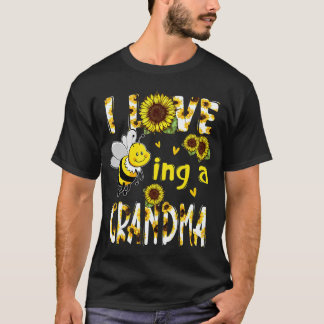 Love Being A Grandma Sunflower Bee Mothers Day TSh T-Shirt