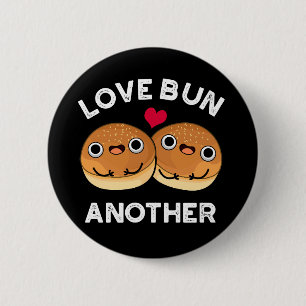 Love Bun Another Funny Food Pun Dark BG 6 Cm Round Badge
