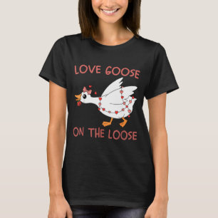 Love Goose On The Loose Funny Valentine Goose Humo T-Shirt