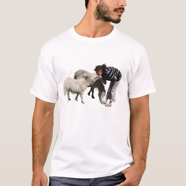 Love has no bounds. T-Shirt (Front)