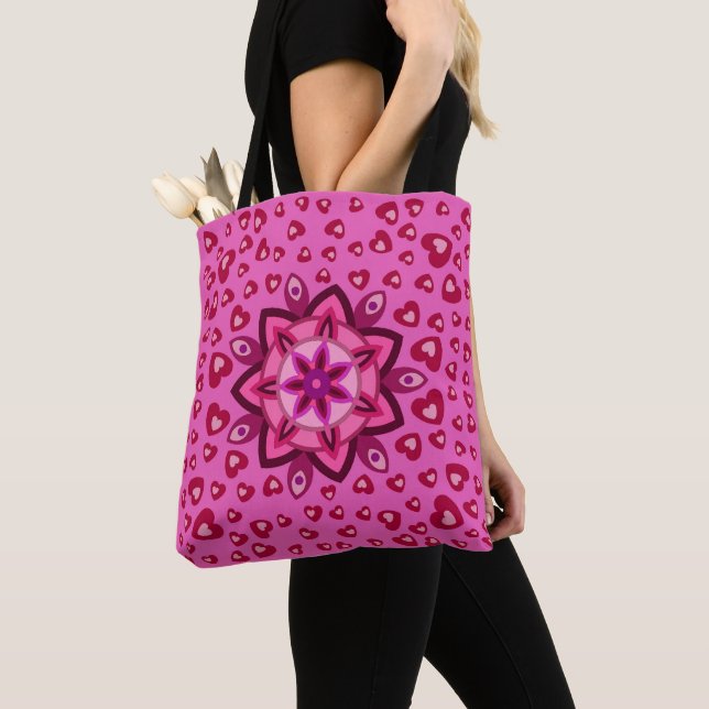 LOVE HEART ARTISTIC GIFT WOMEN , GIRLFRIEND TOTE BAG (Close Up)